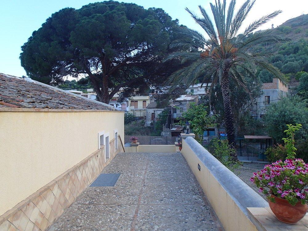 Pensjonat Patitiri Santa Teresa Di Riva Zewnętrze zdjęcie