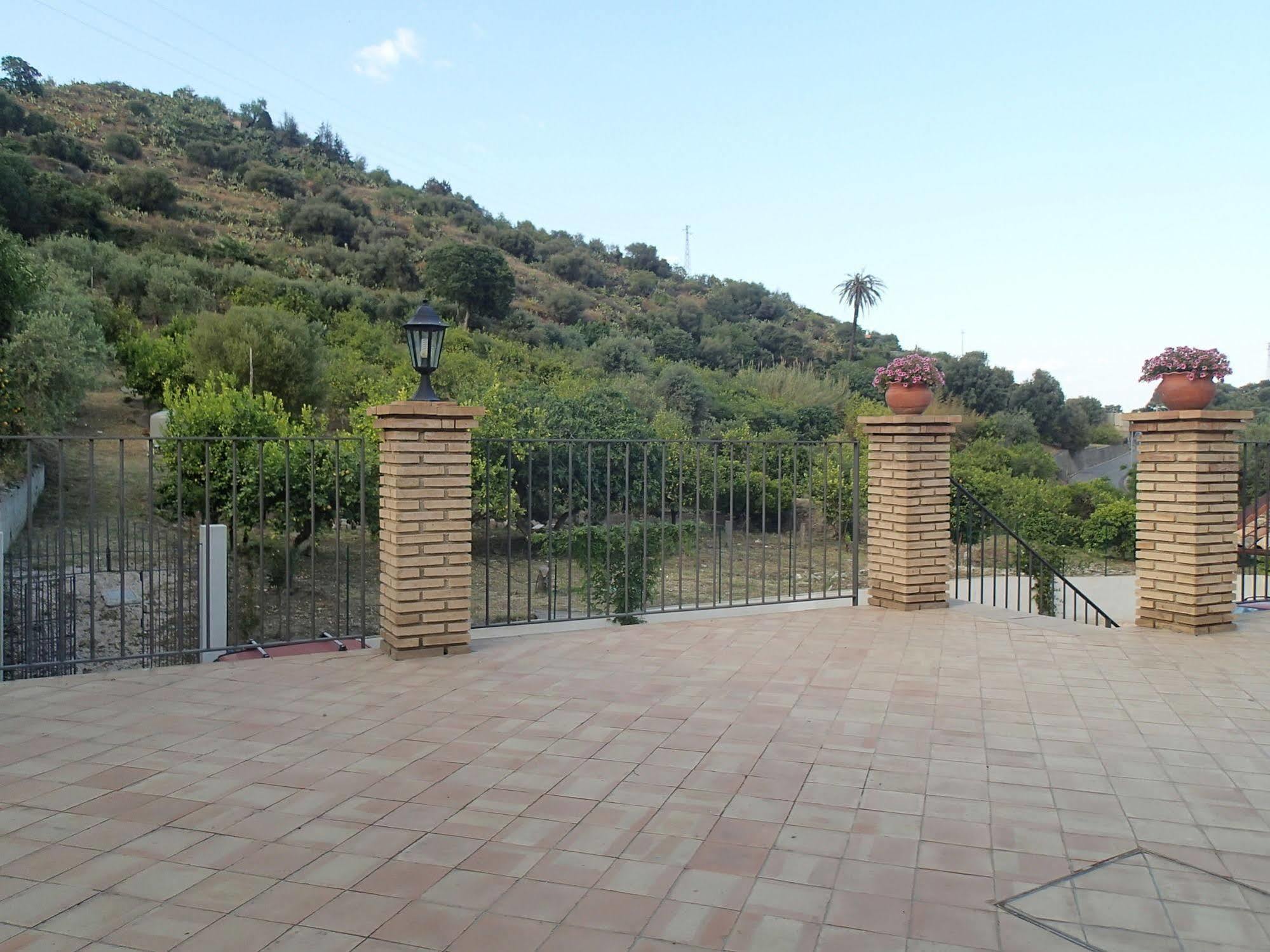 Pensjonat Patitiri Santa Teresa Di Riva Zewnętrze zdjęcie