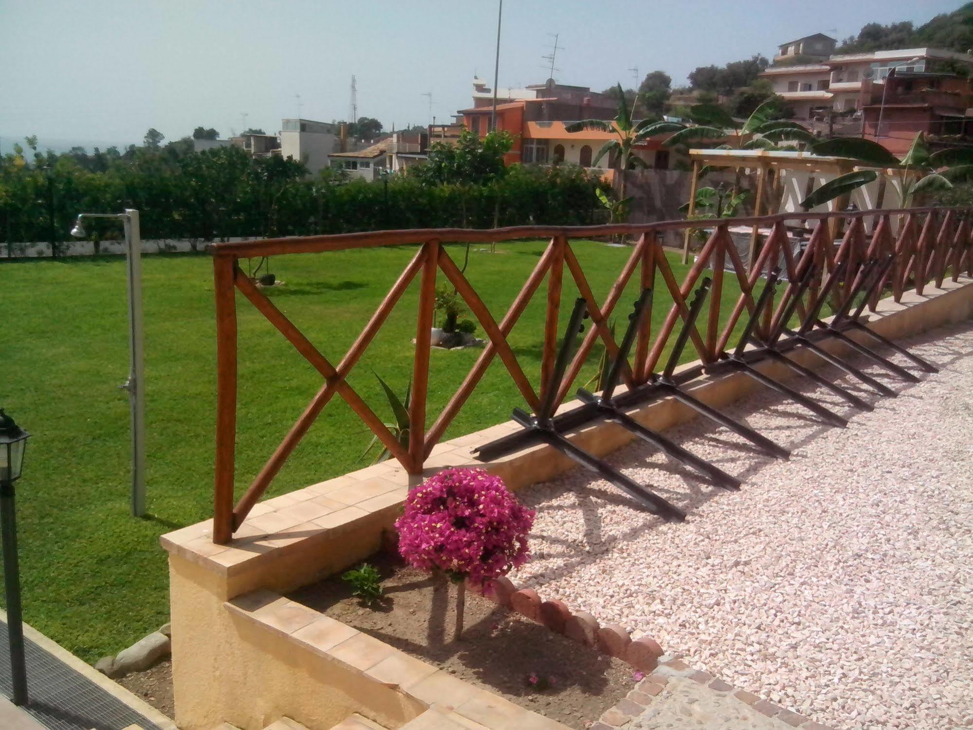 Pensjonat Patitiri Santa Teresa Di Riva Zewnętrze zdjęcie